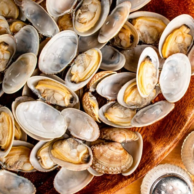 1 Lb Clams.
